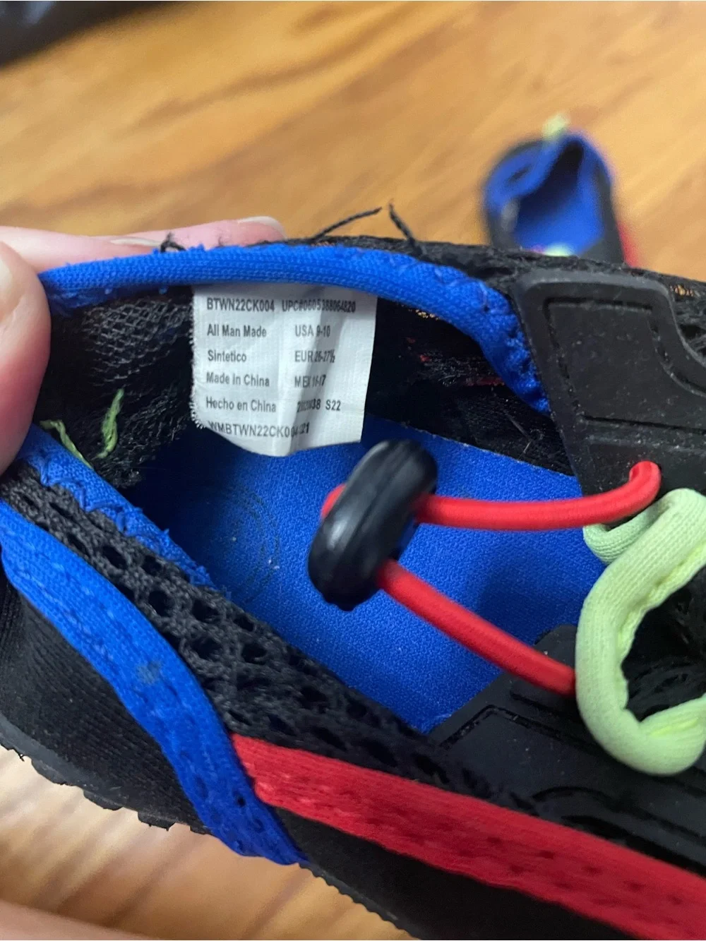 Kids Black Mesh water shoes, 9/10T